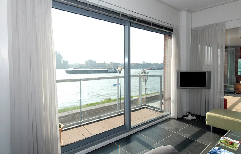 Aluminium lift and slide doors
